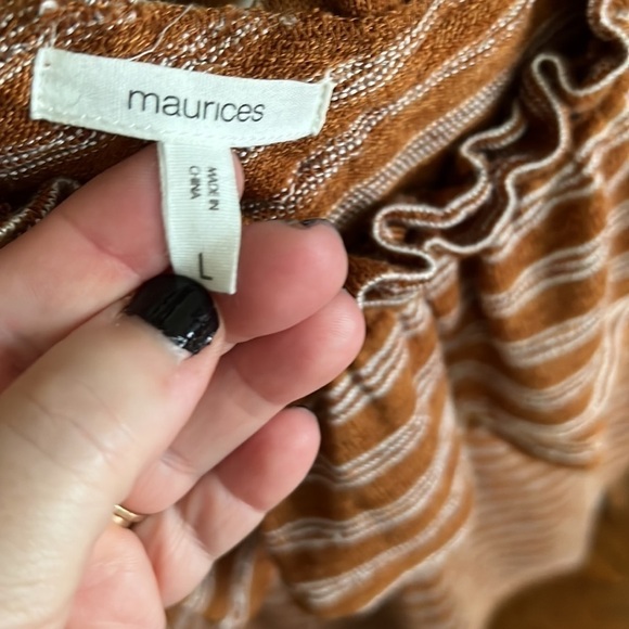 MAURICES Cinnamon/ White Striped Criss/ Cross Ruffled Tank Top, Size Large, GUC. - Picture 3 of 3